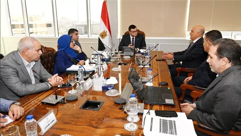 وزير الإسكان يتابع معدلات تسويق بعض مشروعات هيئة المجتمعات العمرانية الجديدة