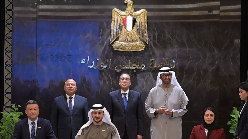 رئيس الوزراء يشهد توقيع مذكرة تفاهم بشأن إنشاء مصنعَين لإنتاج خلايا الطاقة الشمسية 