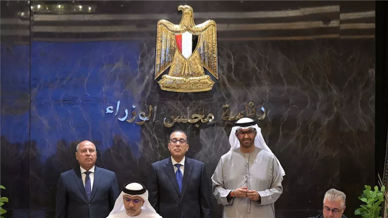 رئيس الوزراء يشهد مراسم توقيع بين المنطقة الاقتصادية لقناة السويس وموانئ أبو ظبي لتطوير منطقة صناعية بمنطقة شرق بورسعيد