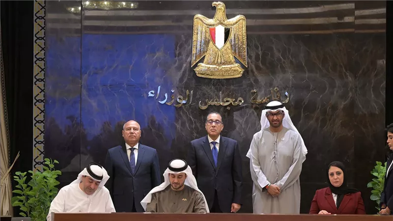 رئيس الوزراء يشهد توقيع مذكرة تفاهم لإنشاء مصنع لتخزين البطاريات