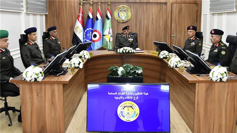 الفريق أحمد خليفة رئيس أركان حرب القوات المسلحة يشهد إختبارات كشف الهيئة للطلبة المتقدمين للإلتحاق بمعهد ضباط الصف المعلمين والمعاهد الصحية