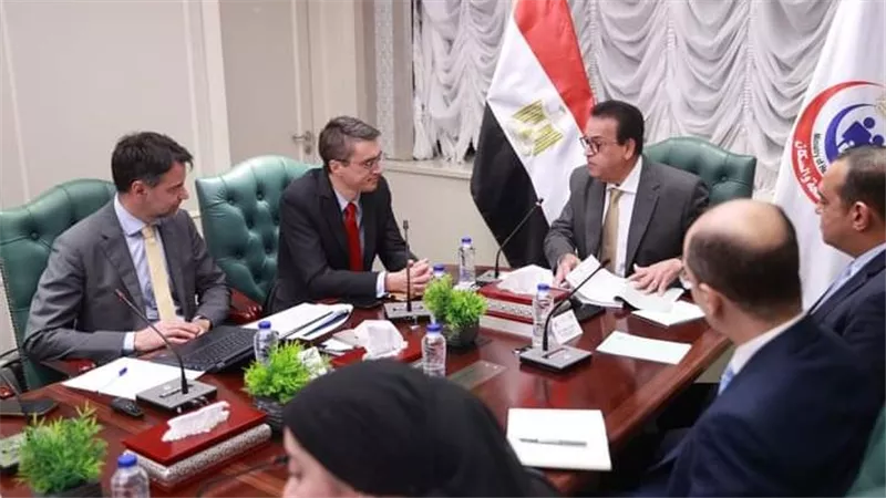 نائب رئيس مجلس الوزراء وزير الصحة والسكان يستقبل وفد البنك الدولي لبحث التعاون في ملف التنمية البشرية