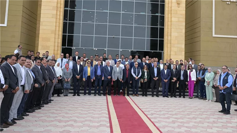 رئيس الوزراء يتفقد جامعة الوادي الجديد