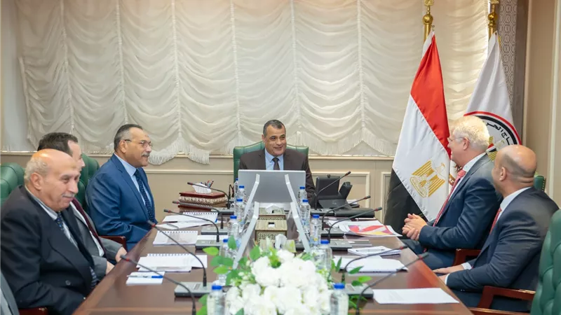 وزير الدولة للإنتاج الحربى يلتقى ممثلى جرين تك إيجيبت 