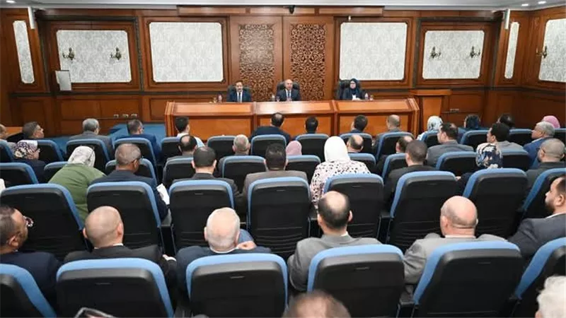 وزير الصناعة والنقل يبحث مع محافظ ومستثمري المنوفية تحديات المناطق الصناعية بالمحافظة وسبل حلها
