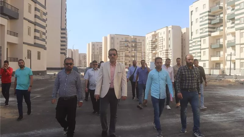 وزير الإسكان: استكمال رفع كفاءة البينة التحتية والطرق بالمنطقة الصناعية بالعاشر من رمضان