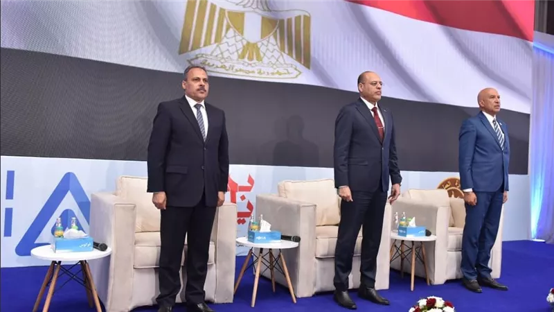 وزير العمل ومحافظ الشرقية يُسلمان عقود عمل لذوي الهمم