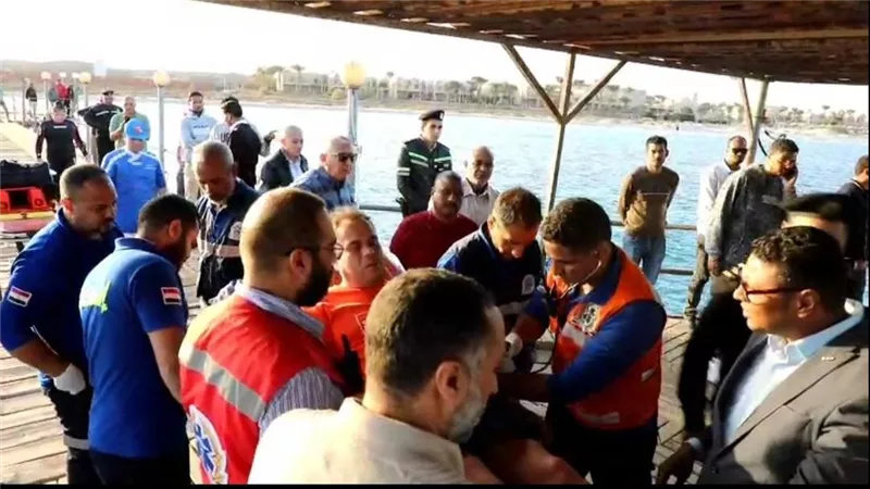القوات البحرية تشارك فى إنقاذ عدد من الأفراد بنطاق البحر الأحمر