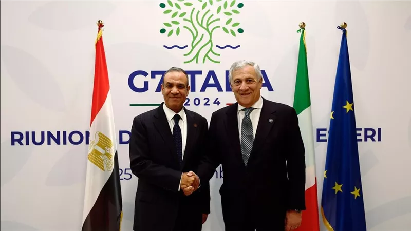 وزير الخارجية والهجرة يلتقى مع وزير خارجية إيطاليا
