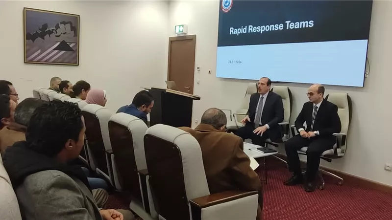 نائب وزير الصحة يعقد اجتماعا ً لمناقشة آخر المستجدات بشأن تأهيل ورفع كفاءة فرق الاستجابة السريعة التابعة لوزارة الصحة 