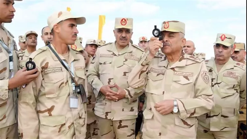 وزير الدفاع والإنتاج الحربى يتفقد وحدات القوات المسلحة المخطط إشتراكها بإحدى مهام الإتحاد الإفريقى