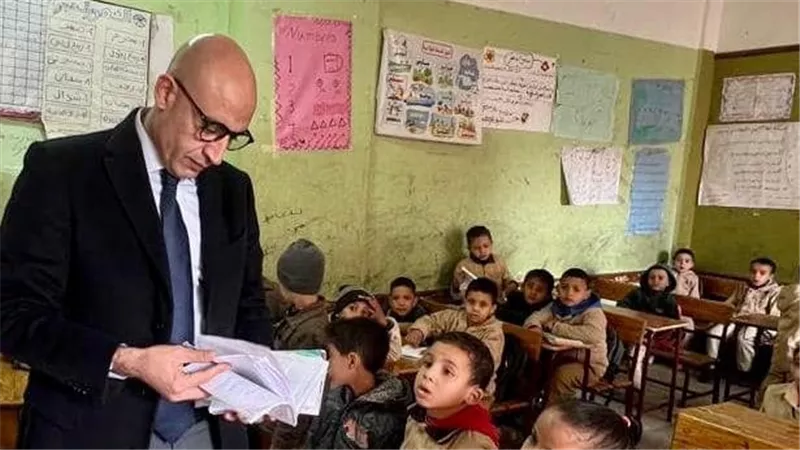 وزير التربية والتعليم يواصل متابعة انتظام العملية التعليمية بجولة مفاجئة في عدد من المدارس بمحافظة بني سويف