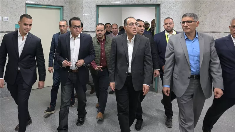 رئيس مجلس الوزراء يتفقد إنشاءات المبنى الجديد لمستشفى بولاق الدكرور العام