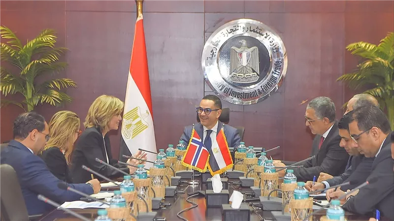 وزير الاستثمار يستعرض مع سفيرة النرويج بالقاهرة سبل تنمية وتطوير العلاقات الاقتصادية المشتركة بين البلدين