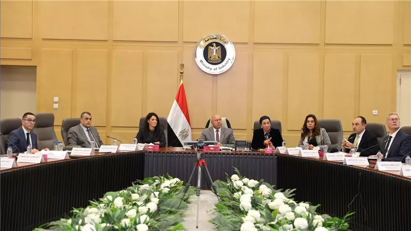 نائب رئيس مجلس الوزراء للتنمية الصناعية وزير الصناعة والنقل يترأس الاجتماع الثاني عشر للمجموعة الوزارية للتنمية الصناعية