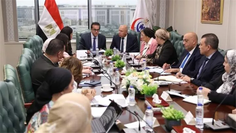نائبا رئيس الوزراء ووزيرة التخطيط يناقشون دعم محور التمكين الاقتصادي للمرأة ضمن الاستراتيجية الوطنية للسكان