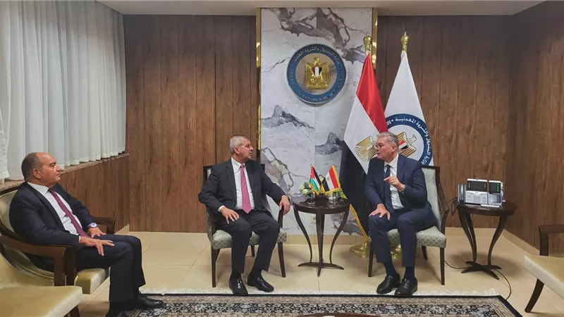 وزير البترول يشهد اتفاق استغلال البنية التحتية المصرية مع نظيره الأردنى