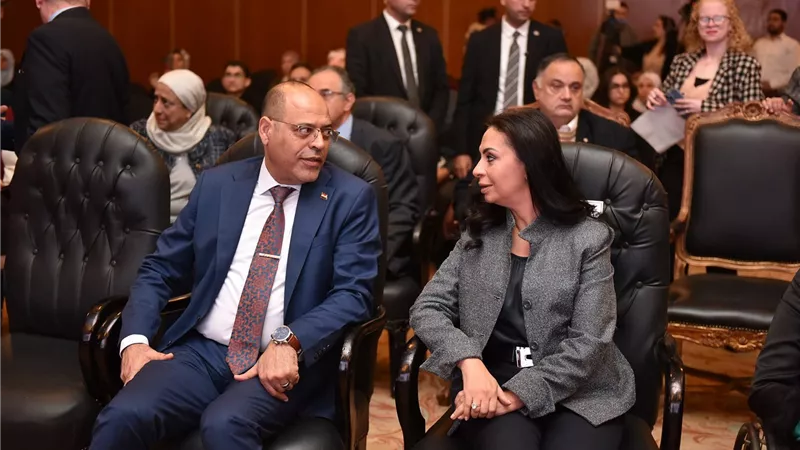 وزير العمل يُشارك في مؤتمر 
