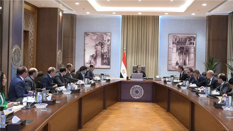 رئيس الوزراء يُتابع الموقف الخاص بتدبير الأقماح