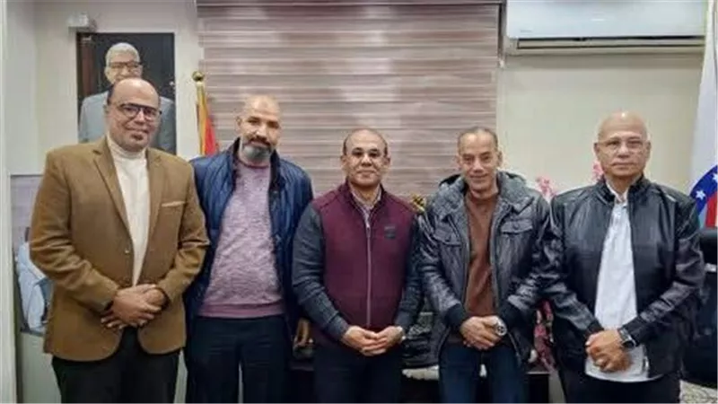 مسؤل بترولي وأخر بموانيء دبي ومالكة لشركة إستثمارية إنضموا لمستقبل وطن بالسويس
