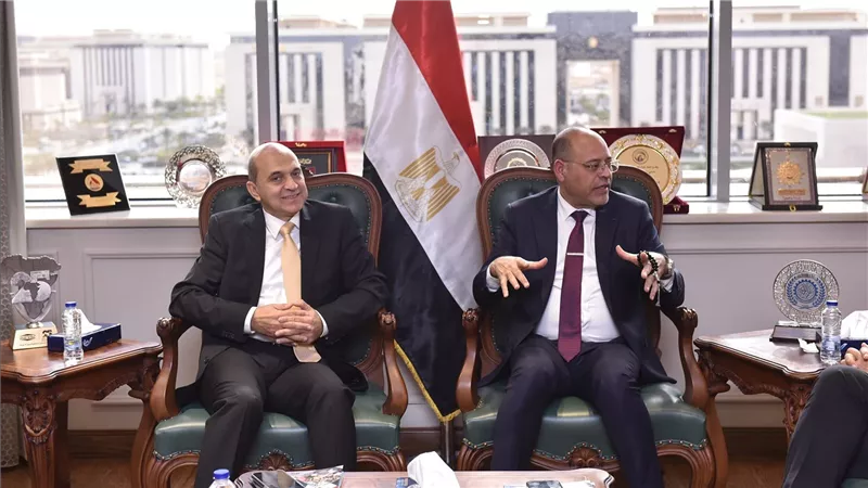وزير العمل يلتقي وفدًا من غرفة التجارة والصناعة الفرنسية 