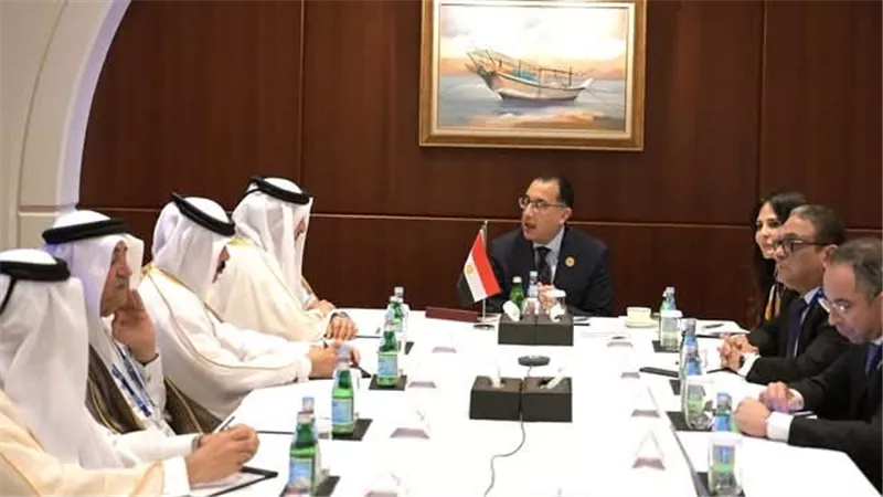 رئيس الوزراء يلتقي وفد رجال أعمال غرفة التجارة والصناعة القطرية لاستعراض عدد من الفرص الاستثمارية