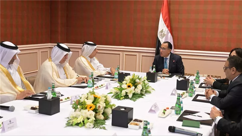 رئيس الوزراء يلتقي وفد رابطة رجال الأعمال القطريين