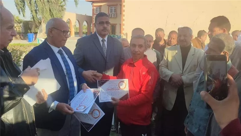 سكرتير عام الفيوم يشهد حفل تكريم عمال النظافة تقديراً لمجهوداتهم