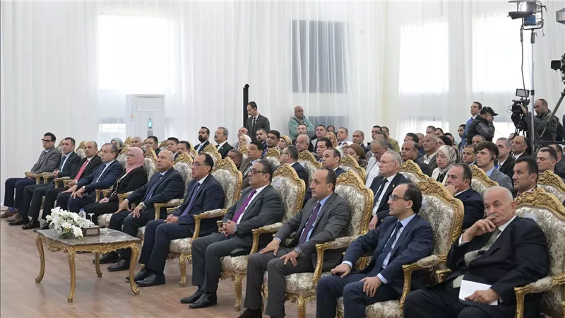 رئيس مجلس الوزراء يبدأ جولة تفقدية بمدينة الجلود بالروبيكي