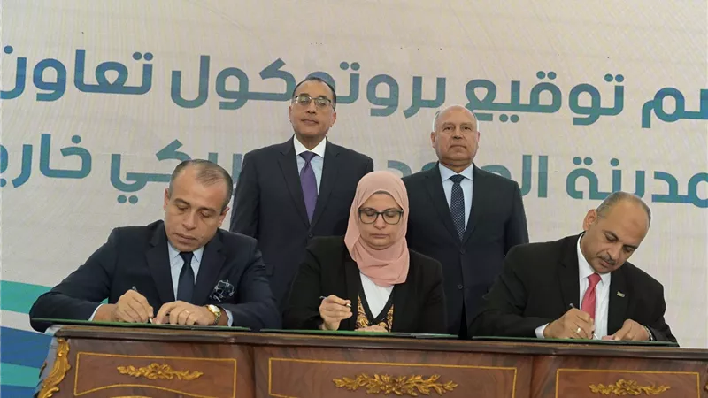 رئيس الوزراء يشهد مراسم توقيع بروتوكول تعاون بين هيئة التنمية الصناعية وهيئة الاستثمار والتمثيل التجاري للترويج الصناعي 