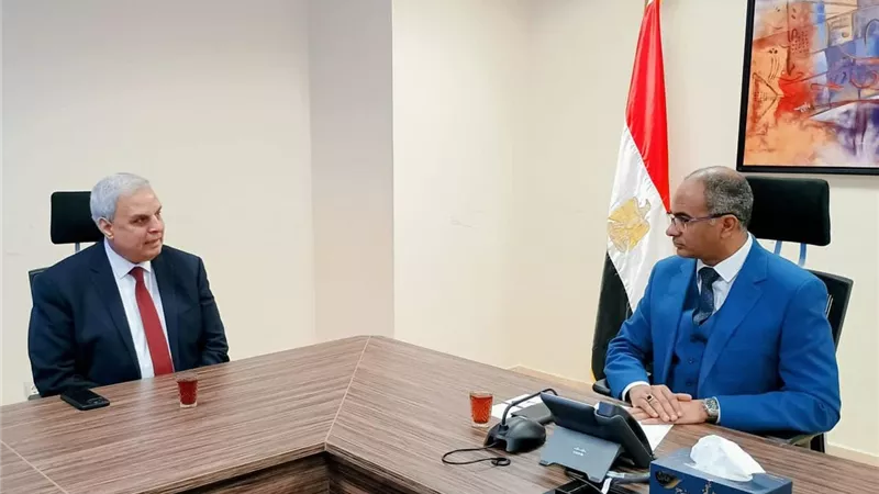 نائب وزير الإسكان يلتقي ممثلي أحد التحالفات العالمية المتخصصة في تنفيذ وتشغيل مشروعات المرافق لبحث أوجه التعاون