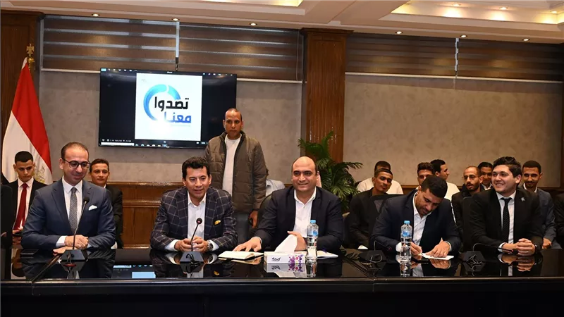 وزارة الشباب والرياضة تناقش 