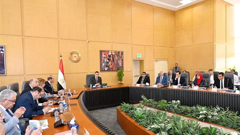 وزير الإسكان يعقد اجتماعاً موسعاً صباح اليوم لمتابعة الموقف التنفيذى لمشروع 