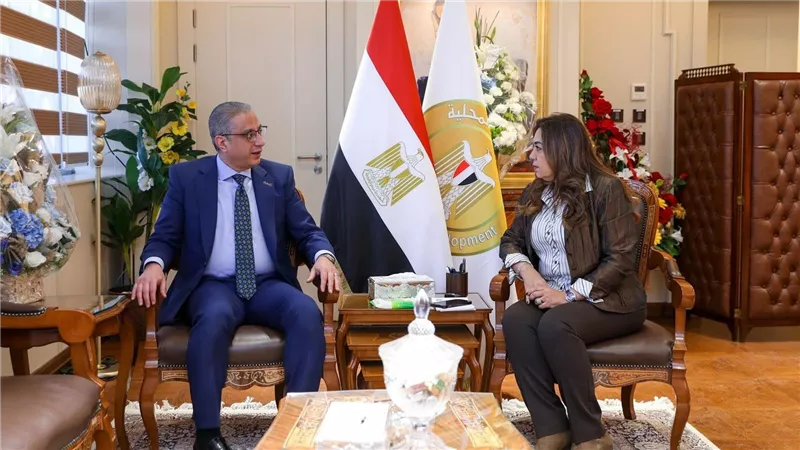 وزيرة التنمية المحلية تتابع مع محافظ الفيوم جهود تنفيذ المبادرة الرئاسية 