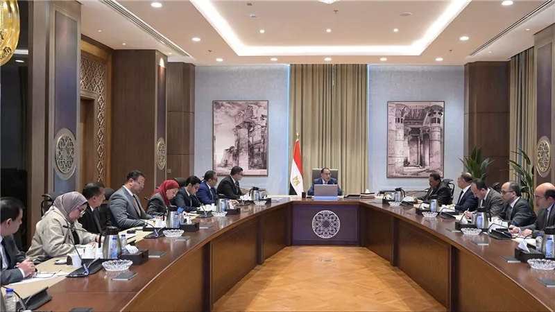 رئيس الوزراء يستعرض مقترحات وفرص التنمية المختلفة بالأراضي الشاطئية