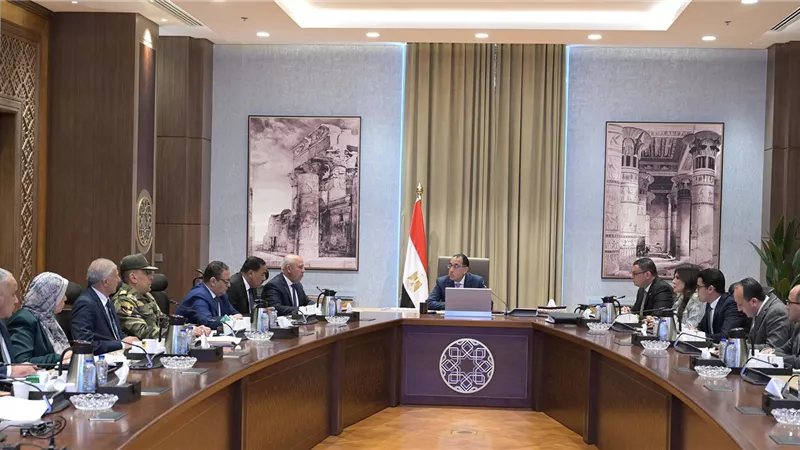 رئيس الوزراء يُتابع الموقف التنفيذي لأعمال تطوير مدينة رأس الحكمة وإعادة تسكين العائلات داخل منطقة 