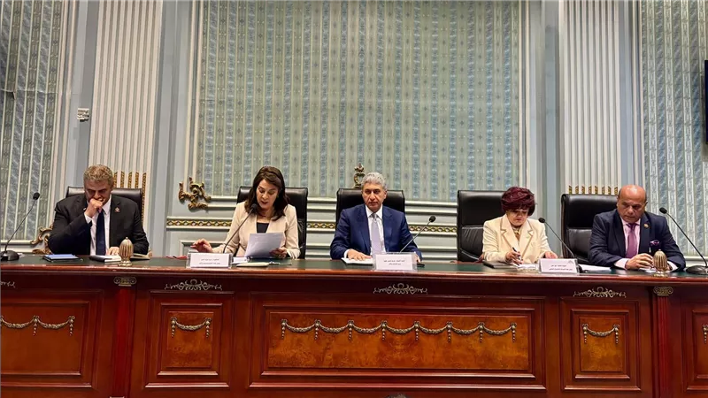 وزير السياحة والآثار يشارك في اجتماع مجلس النواب لمناقشة بيان الوزارة بشأن استراتيجيتها لتعزيز قطاعي السياحة والآثار