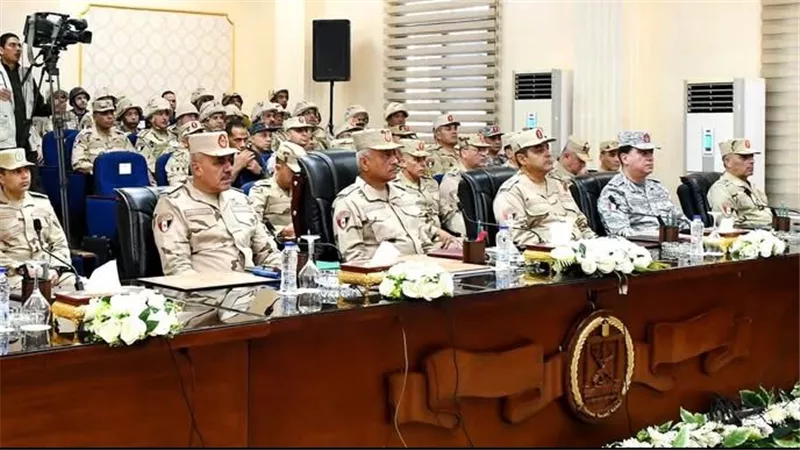  الفريق أول / عبدالمجيد صقر القائد العام للقوات المسلحة وزير الدفاع والإنتاج الحربى يشهد المرحلة الرئيسية لمشروع مراكز القيادة التعبوى الذى تنفذه المنطقة الجنوبية العسكرية 