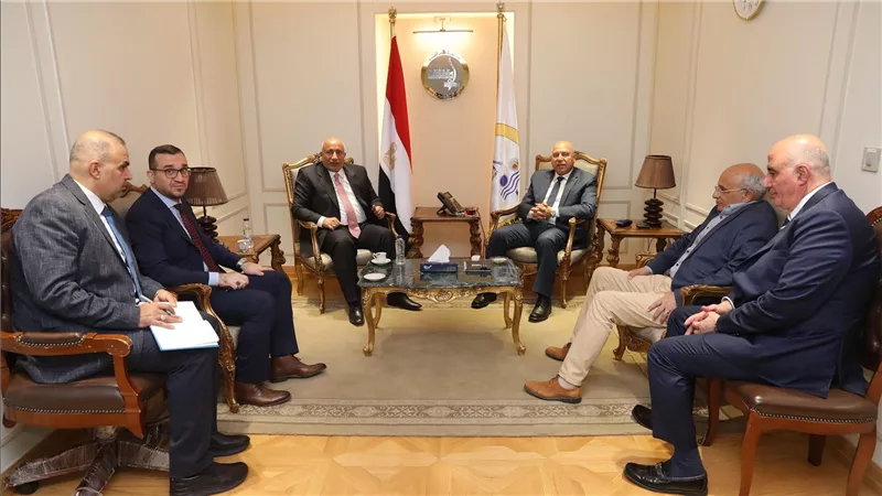  وزير الصناعة والنقل يبحث مع محافظ كربلاء الاستفادة من خبرات الشركات المصرية في مجالات النقل الحضري وتكنولوجيا المعلومات 
