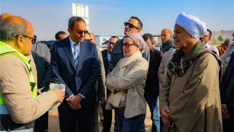 وزيرة البيئة تبدأ زيارتها لمحافظة قنا بتفقد المواقع الإنشائية لمصنع معالجة المخلفات والمدفن الصحى بقوص 