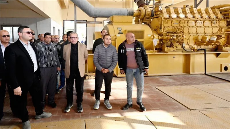 وزير الإسكان يتفقد محاور الطرق ومحطة رفع الصرف الصحي 
