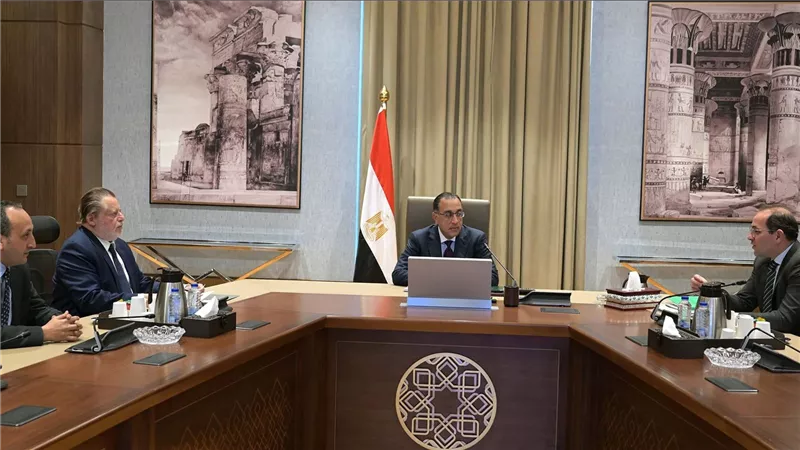 رئيس الوزراء يتابع جهود توفير احتياطيات من السلع والمنتجات المختلفة