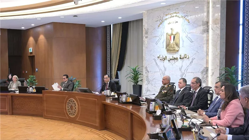 رئيس الوزراء يهنئ وزيرة التنمية المحلية لفوزها كأفضل محافظ على مستوى الدول العربية لعام 2023 – 2024