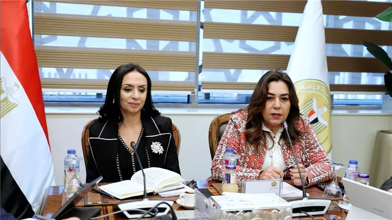 وزيرتا التنمية المحلية والتضامن تبحثان مع المحافظين آليات التنسيق مع الجمعيات الأهلية لرفع كفاءة منازل الفئات الأولي بالرعاية بقري