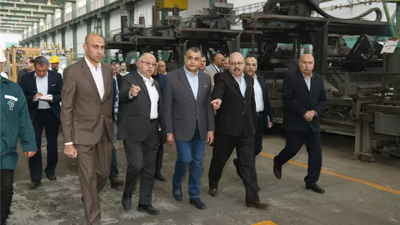 وزير الدولة للإنتاج الحربى يتفقد خطوط الإنتاج ومراحل التصنيع بـشركة حلوان للصناعات الهندسية (مصنع 99 الحربي)