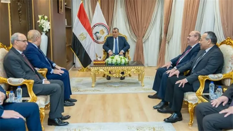 وزير الدولة للإنتاج الحربى يستقبل سفير مصر بالمغرب لبحث الفرص الاستثمارية