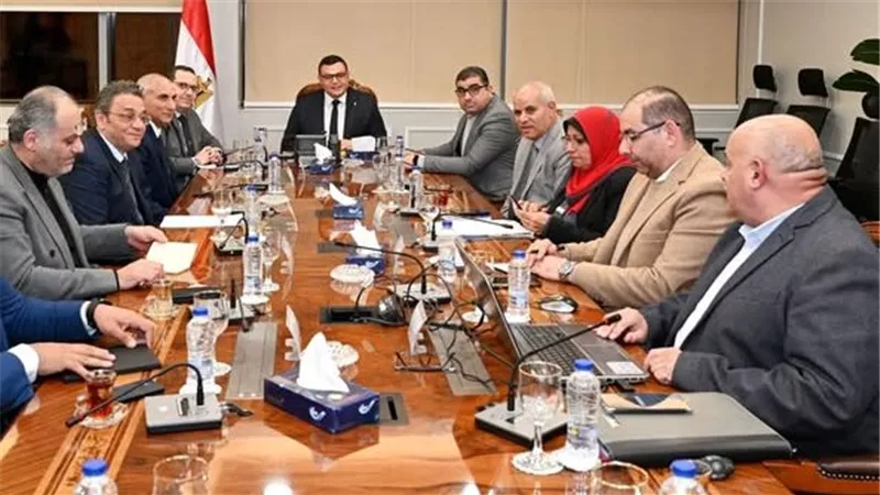 وزير الإسكان يتابع مشروعات ومعدلات التنمية في بورسعيد 