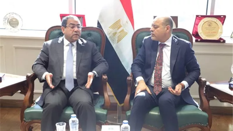 وزير العمل يلتقي رئيس الجهاز المركزي للتنظيم والإدارة