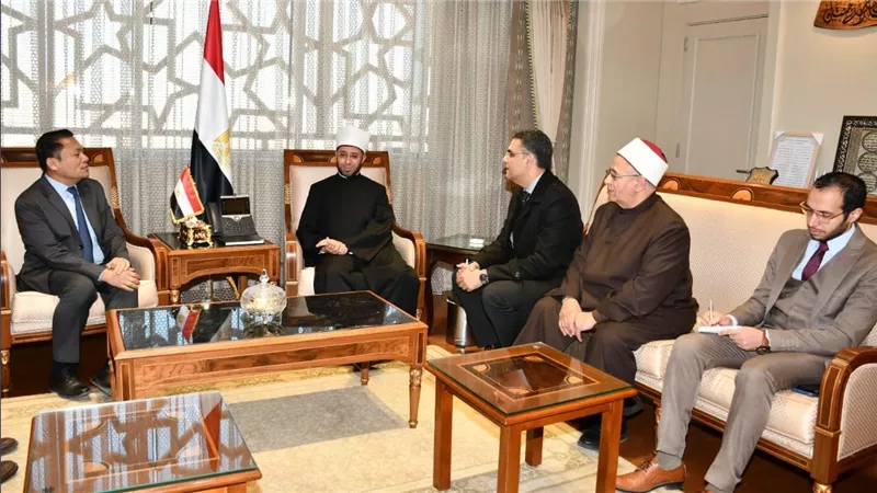 وزير الأوقاف يستقبل سفير ماليزيا لبحث تعزيز التعاون المشترك