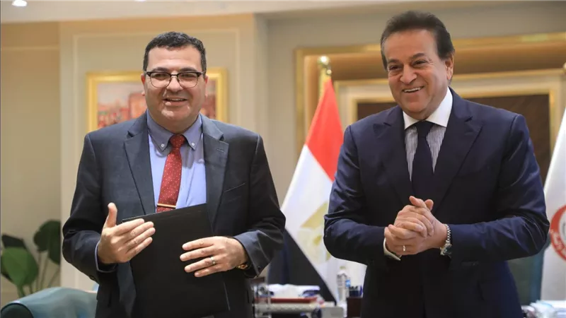 نائب رئيس مجلس الوزراء وزير الصحة يبحث تعزيز التعاون مع جامعة لويزفيل الأمريكية